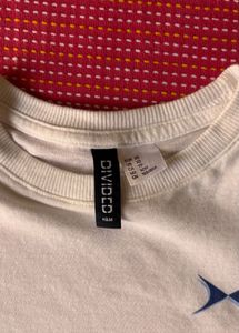 H&amp;M Cropped Graphic Tee