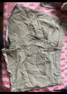 URBANIC olive green shorts