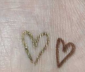 Shiny Gold colour lip liner ⭐