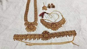 Elegant Traditional Jewelry Set