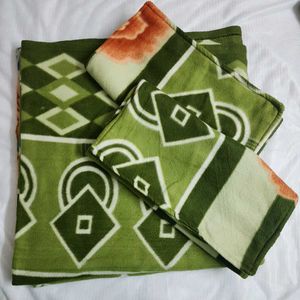 Floral Double Bedsheet With Pillow Covers
