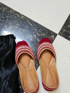 House of Pataudi RANI PINK Embellished Juttis