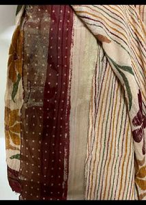 nude clr flowers patterns  saree