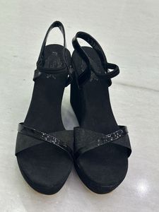 SHOETOPIA WOMEN BLACK HEEL