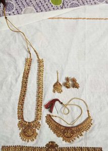 Elegant Traditional Jewelry Set
