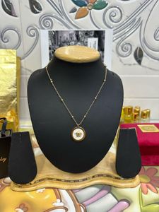 Versace Pendant 18k Gold Plated Anti Tarnish 😍❤️