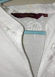 Women&#39;s Sangria White Kurti Set