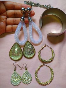 4 EARRINGS &amp; 2 BANGLES JUST = 79/-