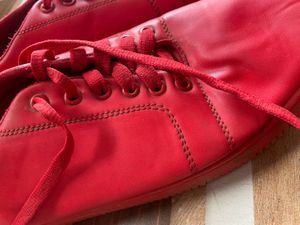 🚨Bold Red Sneakers 🚨