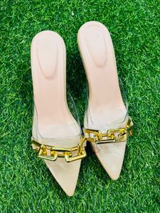 trendy Nude heels  👠 unused