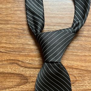 BLACK STRIPED TIE