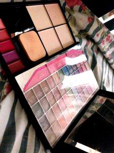 Vintage Makeup Palette - Eyeshadow, Blush, &amp; More!