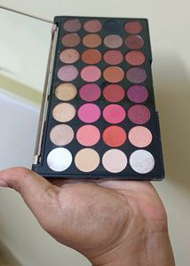 Makeup Revolution Eyeshadow Palette