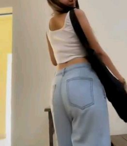 High-Waisted Jeans