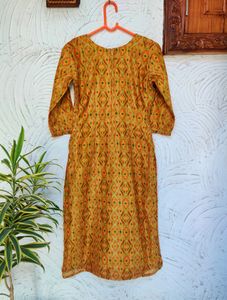 Rich Look Wooden Square Embellished Button Kurta