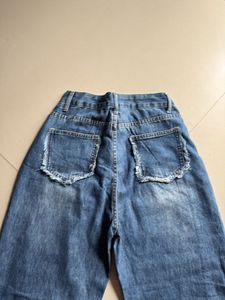 Wide Leg Jeans with Frayed Detail