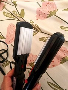 Nova Hair Straightener With Crimper