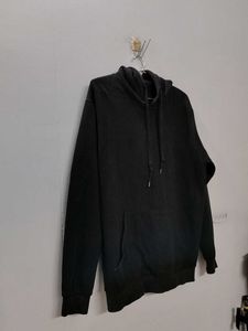 Plain Black Hoddie Size L Condition (8/10)