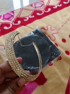 White Stones Necklace And Mangtika