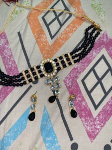 black beeds diamond set with earrings