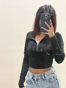 Black Long Sleeve Crop Top