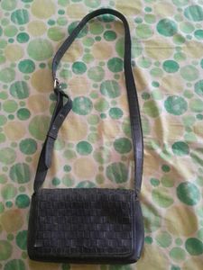 Old, Used Slingbag Black