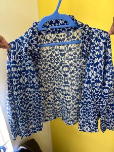 Boxy Crop Shirt In Blue