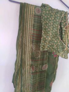 pure chiffon Mehndi colour saree with blouse