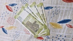 20 Rs 4 Pcs Note Set With Fancy Number