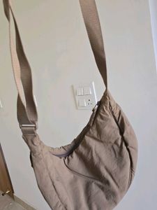 UNIQLO Spacious Sling Bag