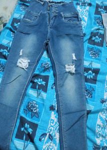 Ripped High-Waisted Jeans four time use