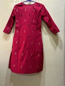 Avaasa Red Kurta Size M