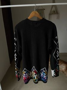 VINTAGE BLACK KNIT SWEATER W SEQUINS SNOWFLAKES SW
