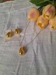 Gold Tone Teardrop Jewelry Set