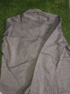 Arrow Shirt -polyester Wore Twice .. 40 Size