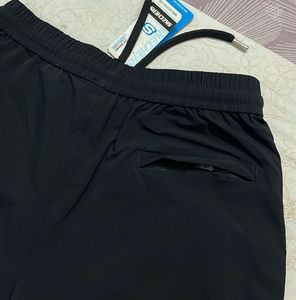 SKECHERS BLACK SOLID TRACK PANTS WITH 3 ZIP POCKET