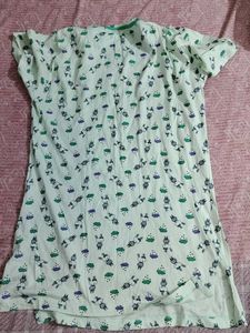 Patterned Green long top XL