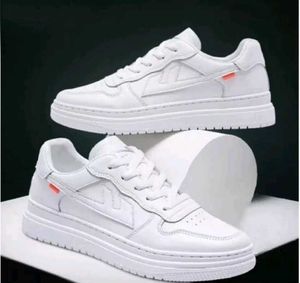 Warrior White Casual Sneakers