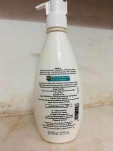 Venusia Max Moisturizing Lotion