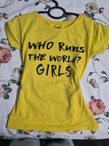 Levis Graphic Tee - Who Runs the World?