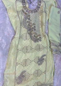 Sale!!!!Elegant Embellished Pista Green Suit❤️🌸