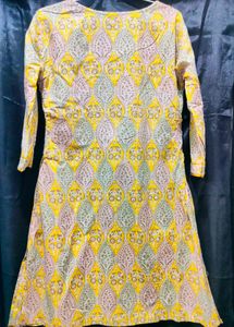 Women&#39;s Knee-length Kurta With Embroidered Yoke