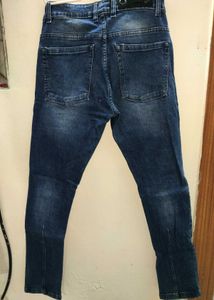 Distressed Ferzi Jeans