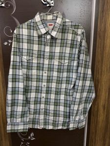 Levi&#39;s Plaid Flannel Shirt
