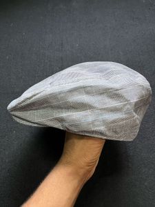 H&amp;M CHECKERS FLAT CAP