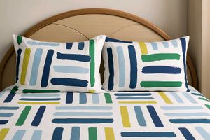New Grid Pattern Bedsheet With 2 Pillow Cover