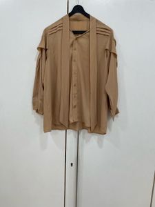 ✨ Architectural Chic: The Taupe Drape Blouse! 🧵