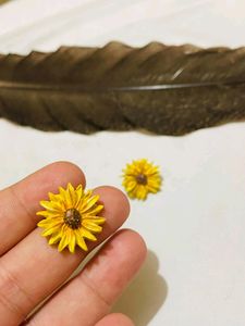 Yellow Sunflower Stud