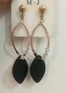 Stylish Black &amp; Gold Drop Earrings