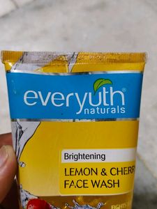 Everyuth Lemon &amp; Cherry Face Wash